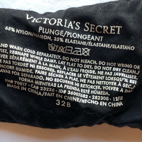 Victoria's Secret Plunge Bra Black 32B - Picture 2 of 4